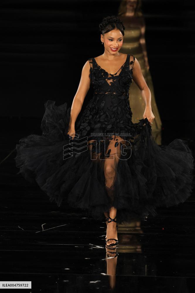 PFW - Le Défilé. Liberté, Egalité, Sororité"You're Worth It" L'Oréal Paris Runway