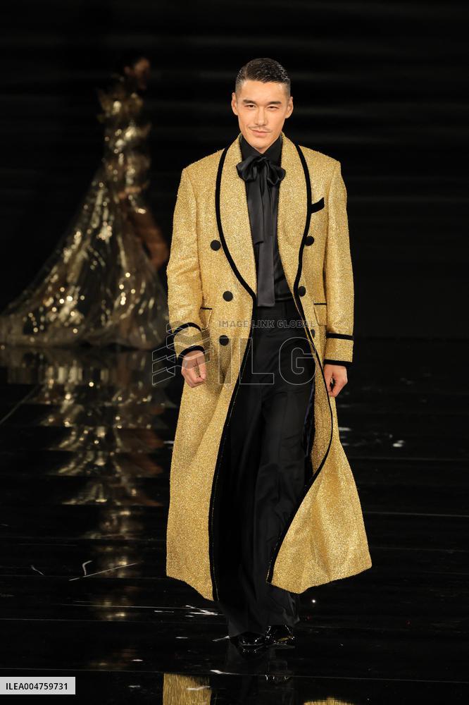 PFW - Le Défilé. Liberté, Egalité, Sororité"You're Worth It" L'Oréal Paris Runway