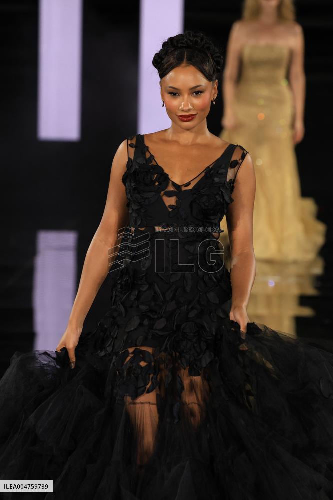 PFW - Le Défilé. Liberté, Egalité, Sororité"You're Worth It" L'Oréal Paris Runway