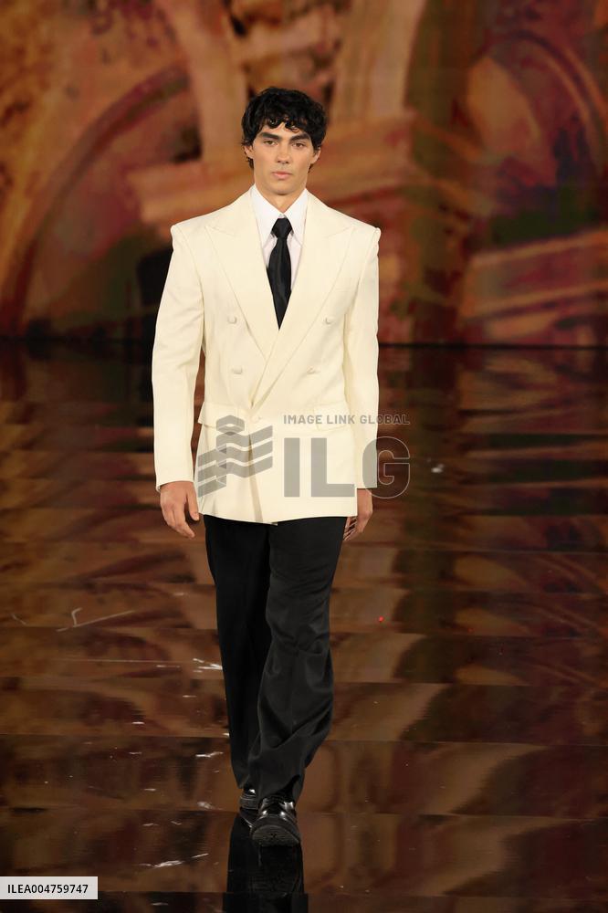 PFW - Le Défilé. Liberté, Egalité, Sororité"You're Worth It" L'Oréal Paris Runway