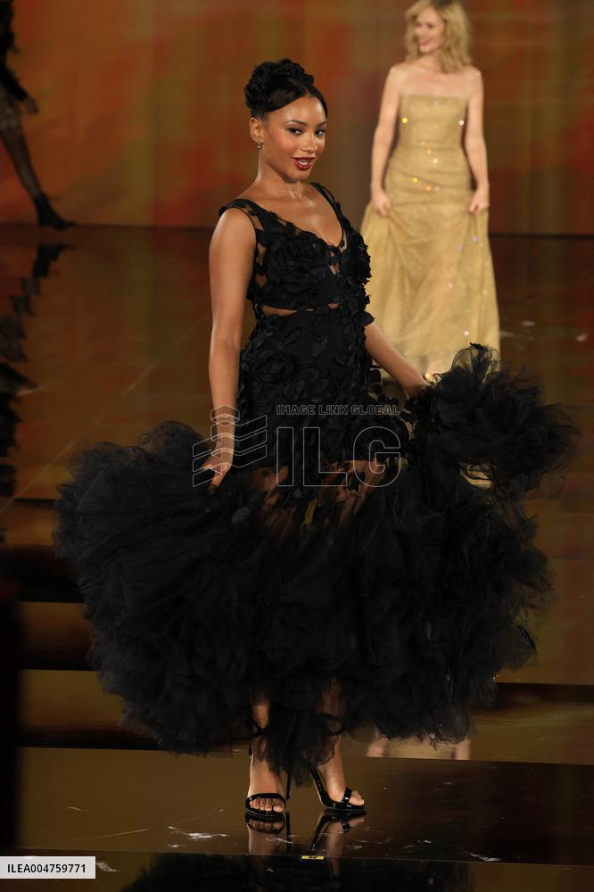 PFW - Le Défilé. Liberté, Egalité, Sororité"You're Worth It" L'Oréal Paris Runway