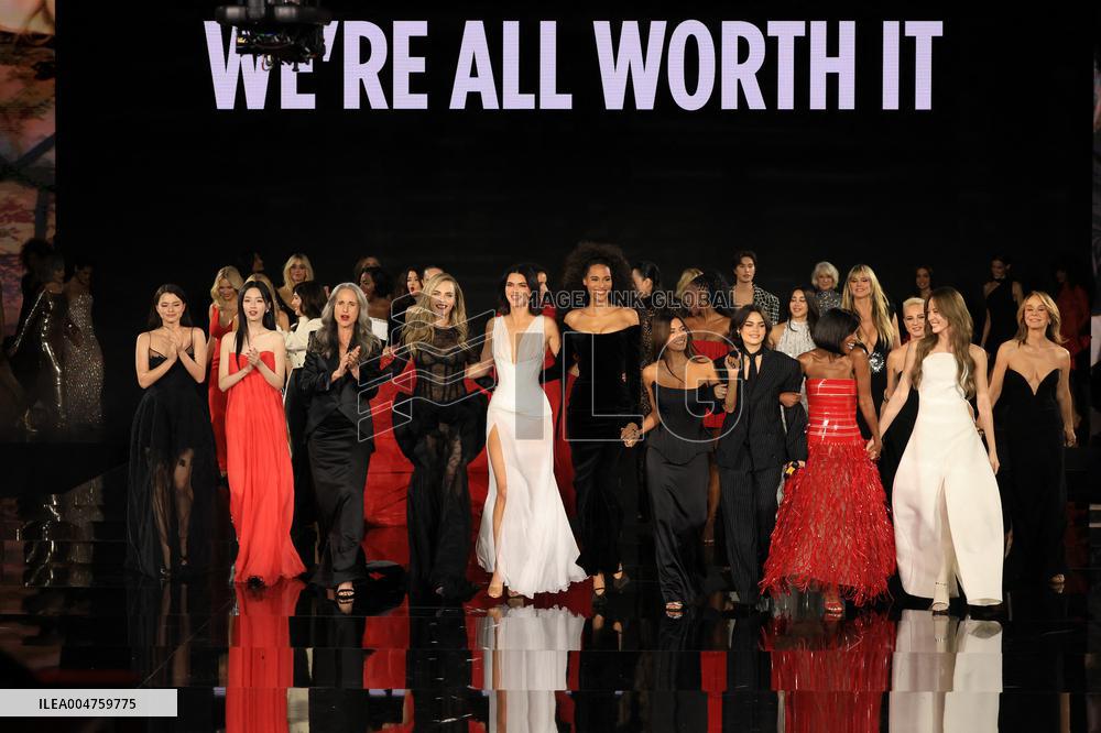 PFW - Le Défilé. Liberté, Egalité, Sororité"You're Worth It" L'Oréal Paris Runway