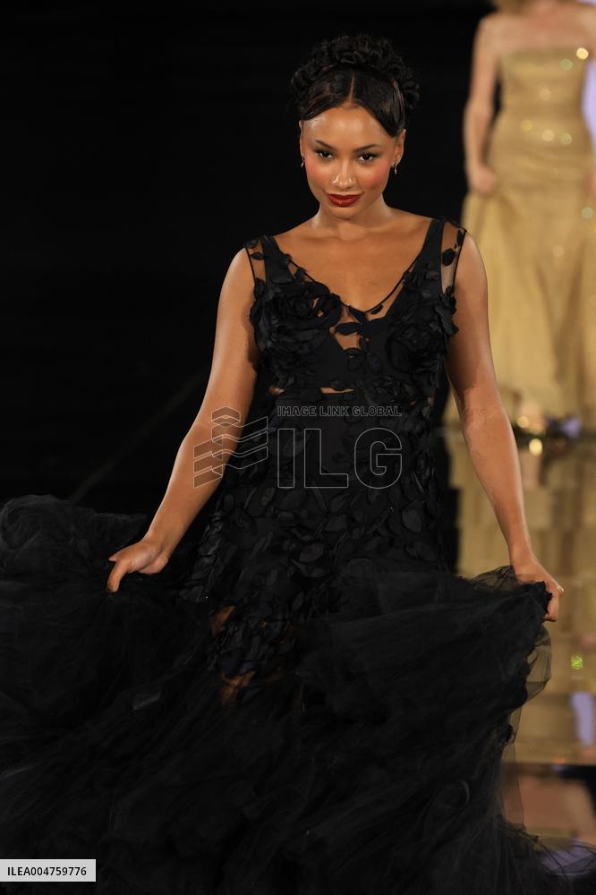 PFW - Le Défilé. Liberté, Egalité, Sororité"You're Worth It" L'Oréal Paris Runway