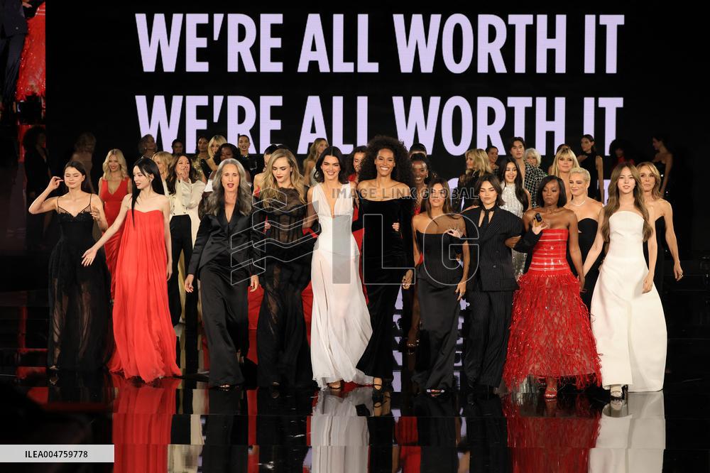 PFW - Le Défilé. Liberté, Egalité, Sororité"You're Worth It" L'Oréal Paris Runway