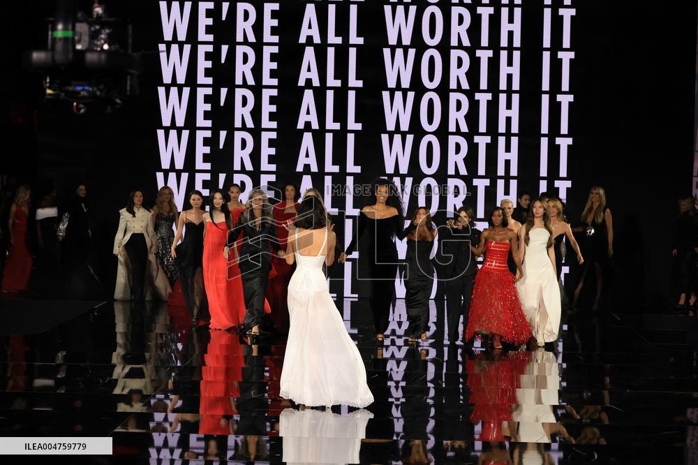 PFW - Le Défilé. Liberté, Egalité, Sororité"You're Worth It" L'Oréal Paris Runway