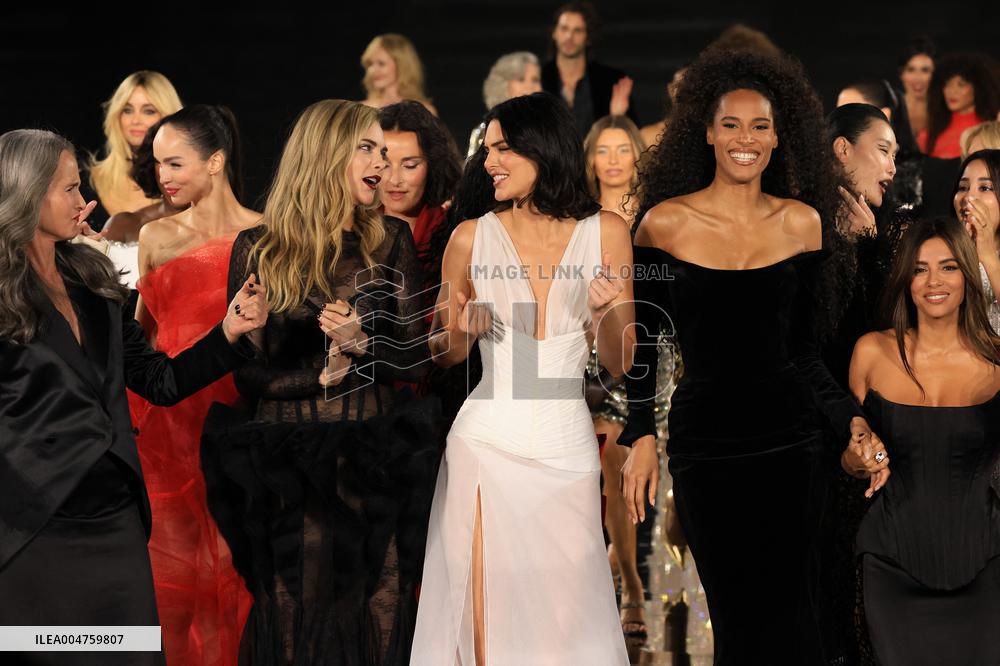 PFW - Le Défilé. Liberté, Egalité, Sororité"You're Worth It" L'Oréal Paris Runway