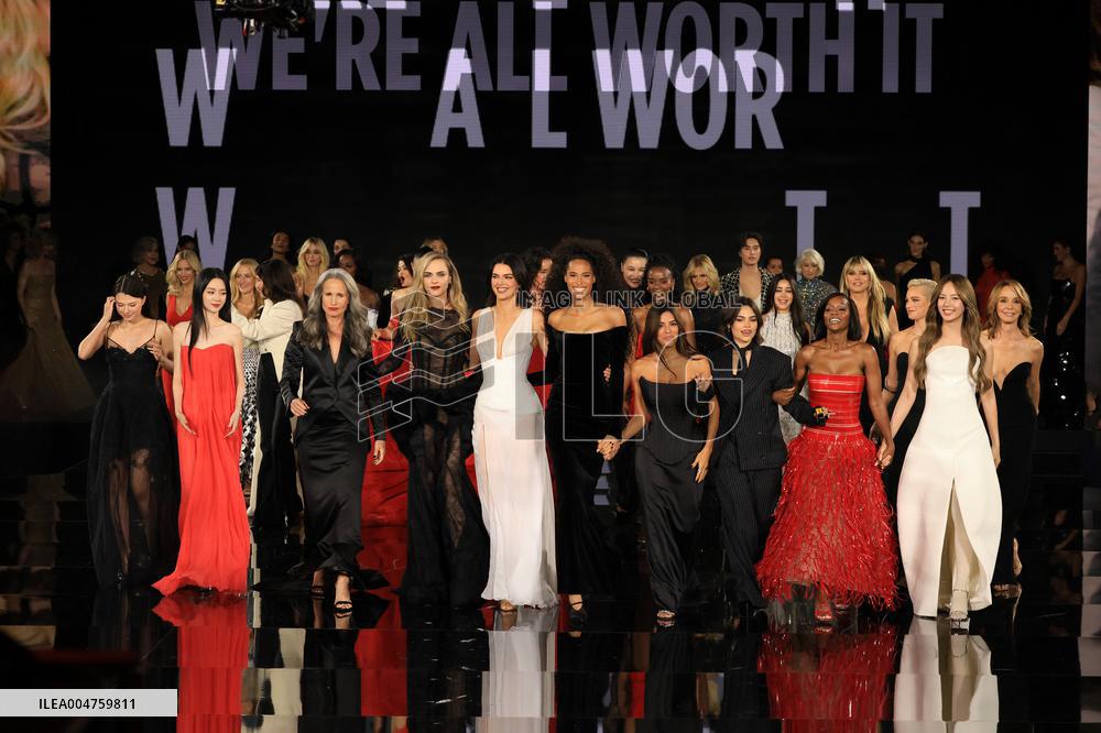 PFW - Le Défilé. Liberté, Egalité, Sororité"You're Worth It" L'Oréal Paris Runway