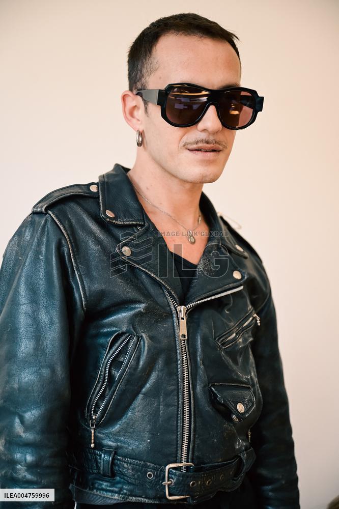 PFW - Weinsanto Front Row