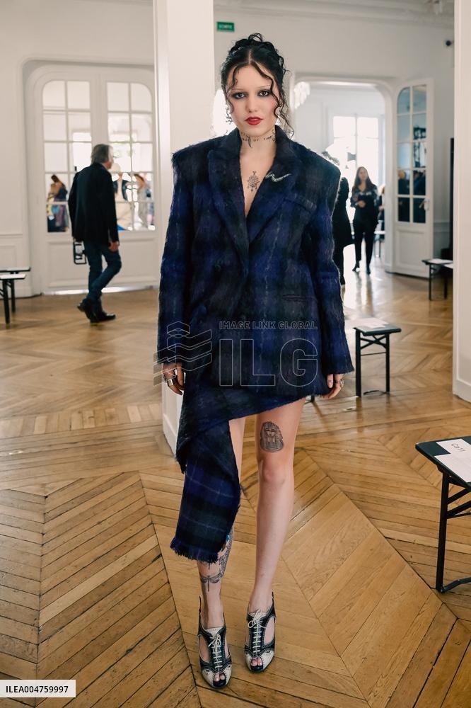 PFW - Weinsanto Front Row