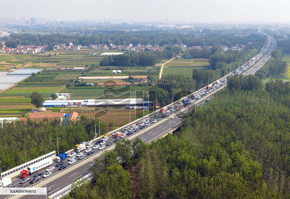 Peak Travel on Highways During The National Day Holiday