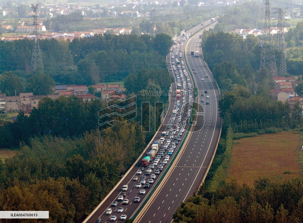 Peak Travel on Highways During The National Day Holiday