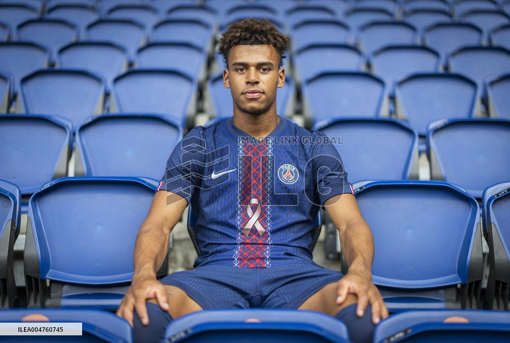 PSG Support the Pink October Campaign - Paris