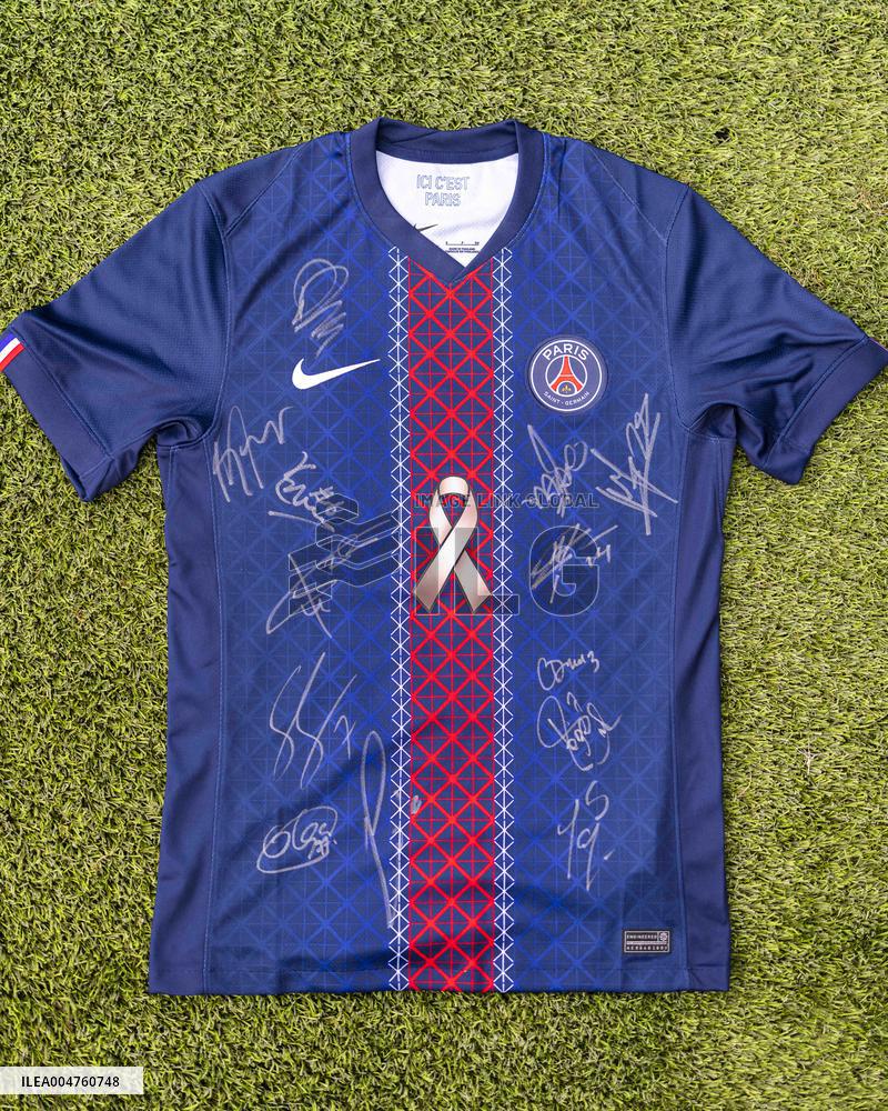 PSG Support the Pink October Campaign - Paris