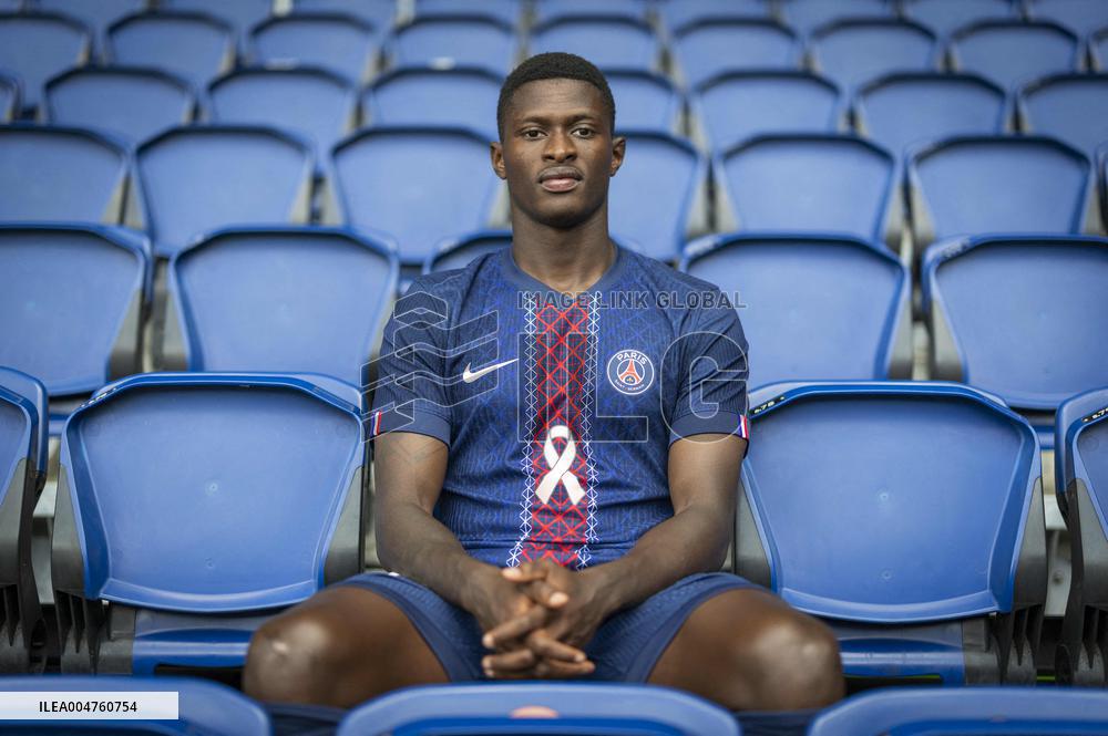 PSG Support the Pink October Campaign - Paris