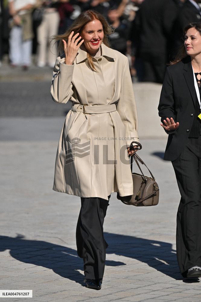 PFW Louis Vuitton Outside Arrivals