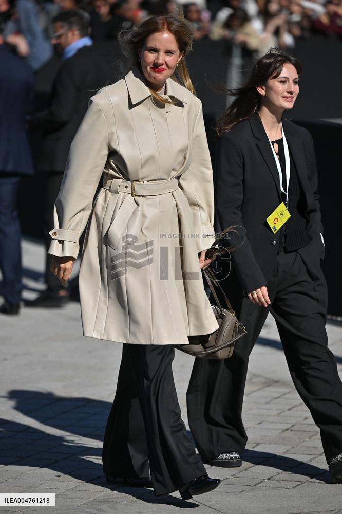 PFW Louis Vuitton Outside Arrivals
