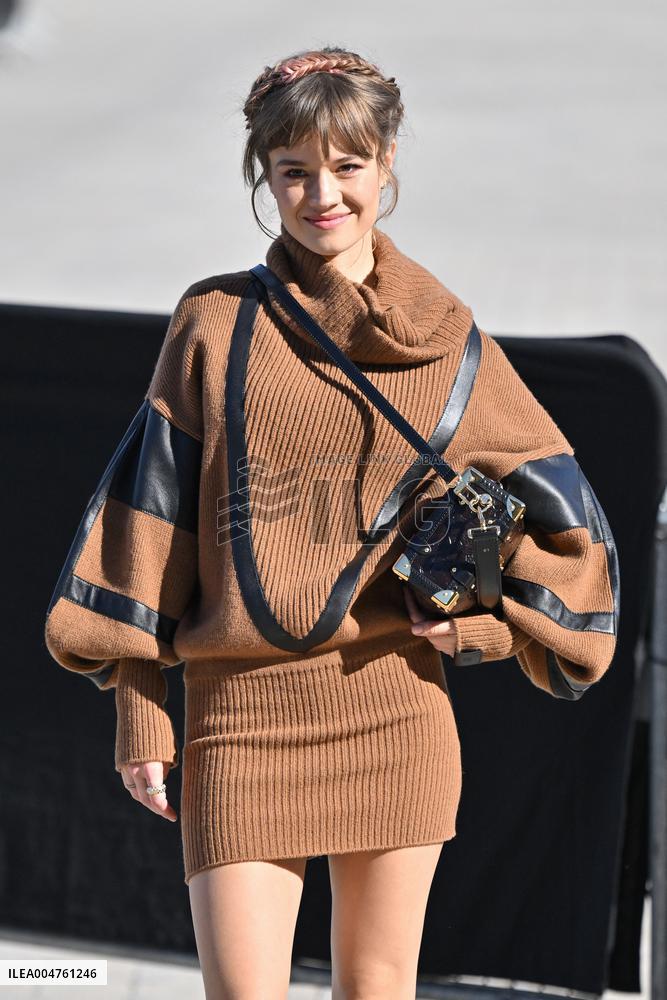 PFW Louis Vuitton Outside Arrivals