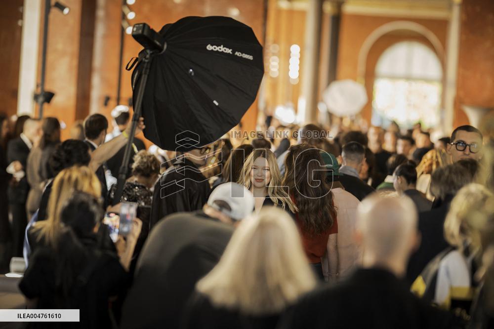 PFW - Louis Vuitton Front Row