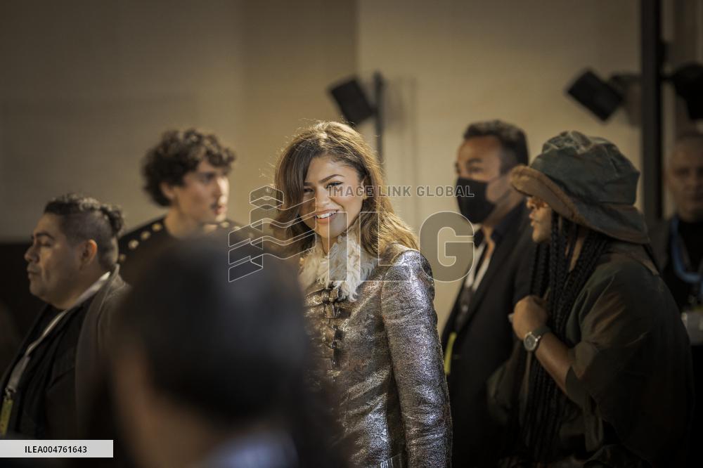 PFW - Louis Vuitton Front Row