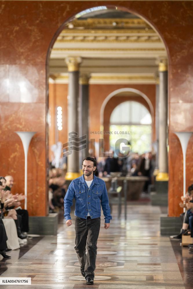 PFW - Louis Vuitton Runway