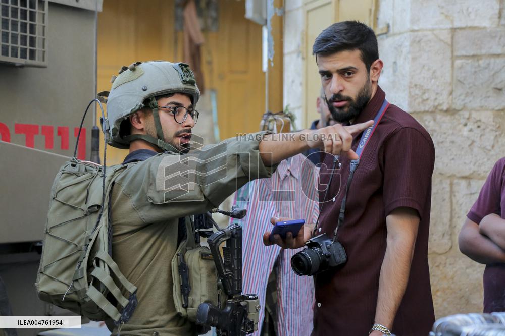 Israeli Army Limits Press Access in Hebron - West Bank