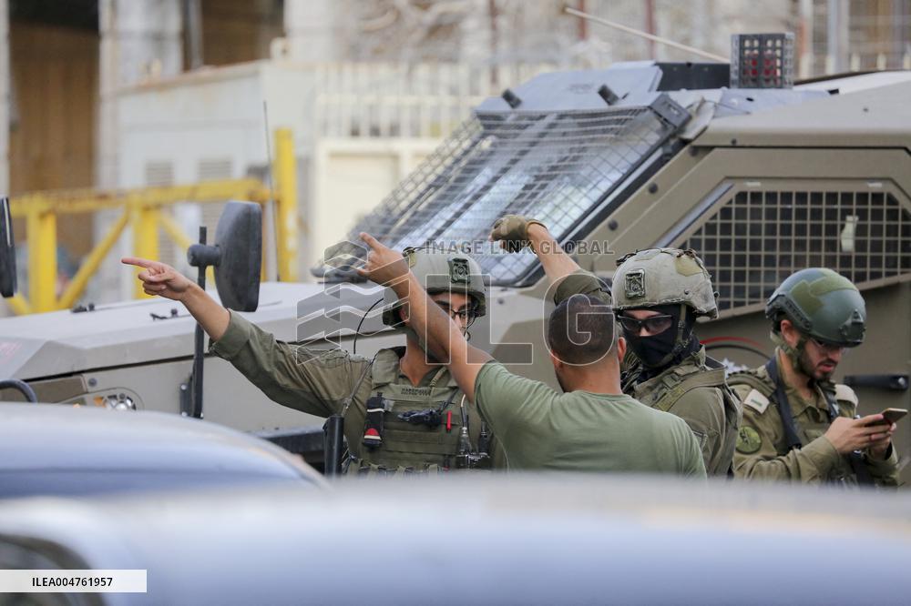 Israeli Army Limits Press Access in Hebron - West Bank