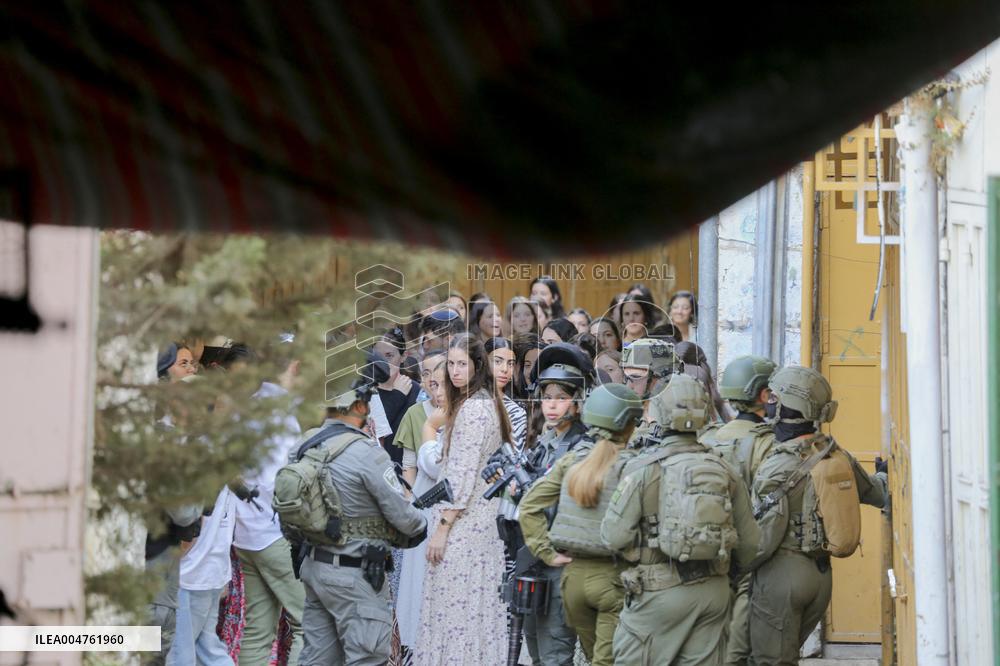 Israeli Army Limits Press Access in Hebron - West Bank