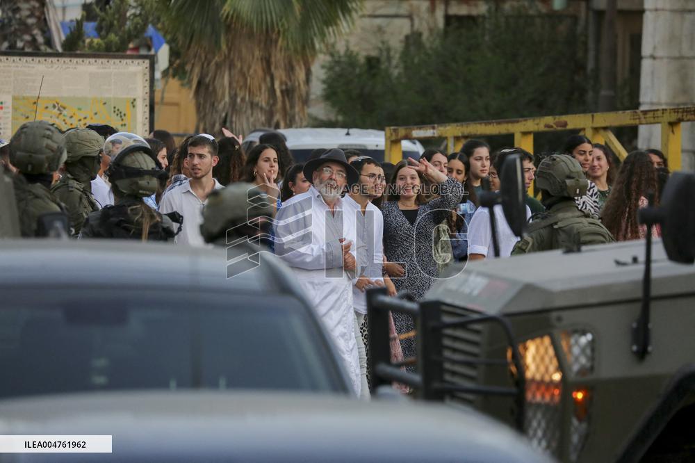 Israeli Army Limits Press Access in Hebron - West Bank