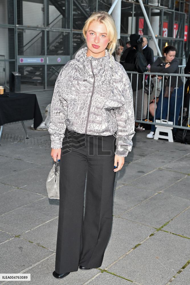 PFW Stella McCartney Outside Arrivals