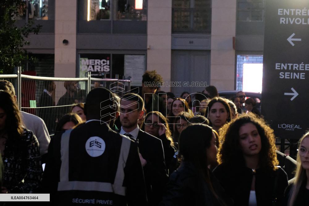 PFW - Outside Atmosphere Of L'Oreal Show