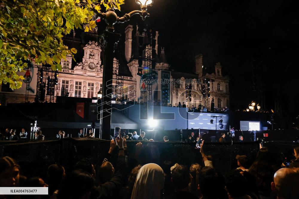 PFW - Outside Atmosphere Of L'Oreal Show