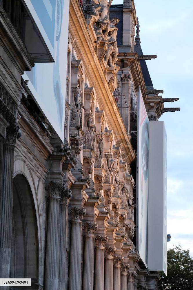 PFW - Outside Atmosphere Of L'Oreal Show