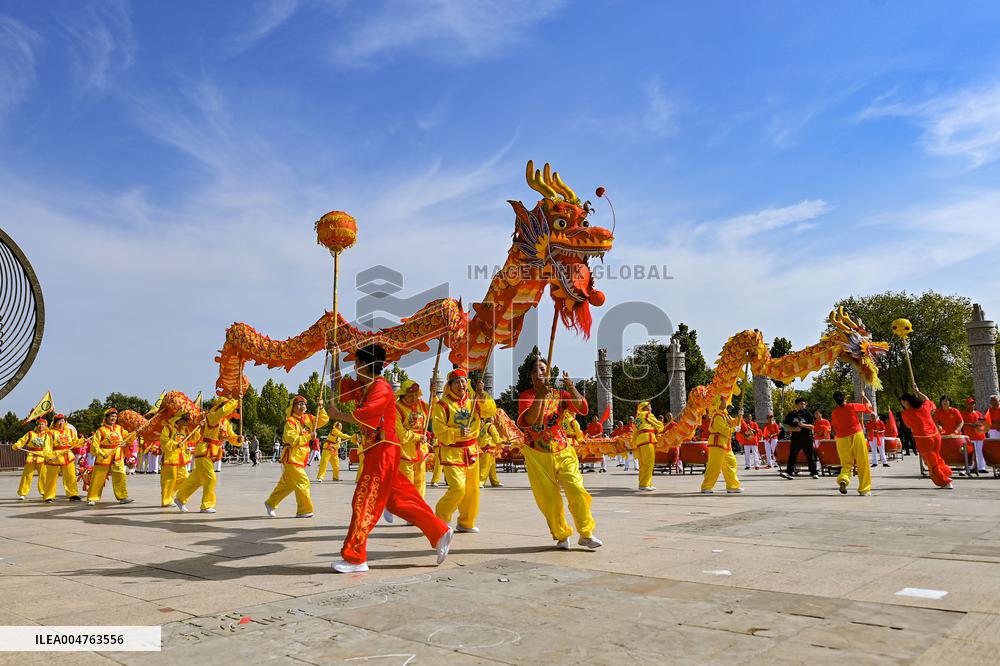 Folk Performances Celebrate The National Day Holiday