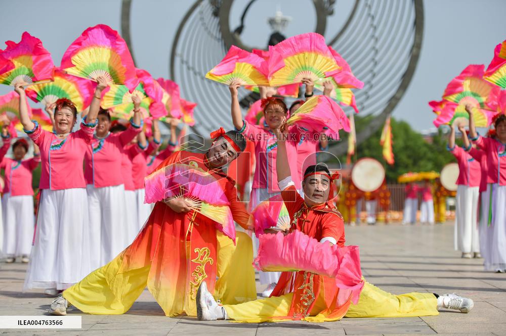 Folk Performances Celebrate The National Day Holiday
