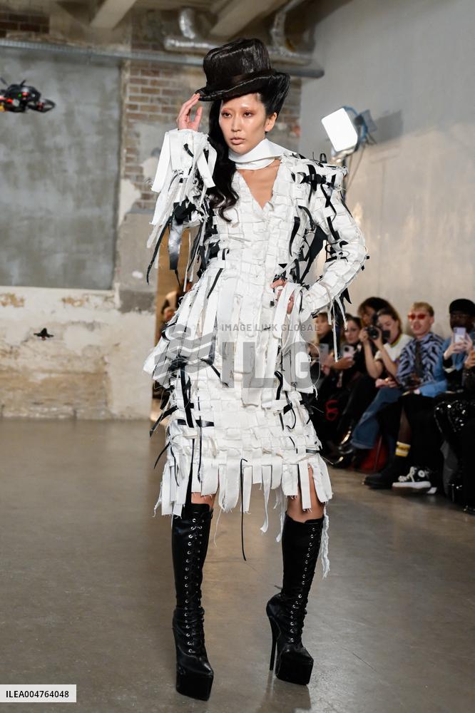 PFW - Pressiat Runway