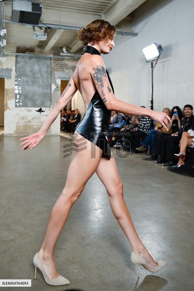 PFW - Pressiat Runway