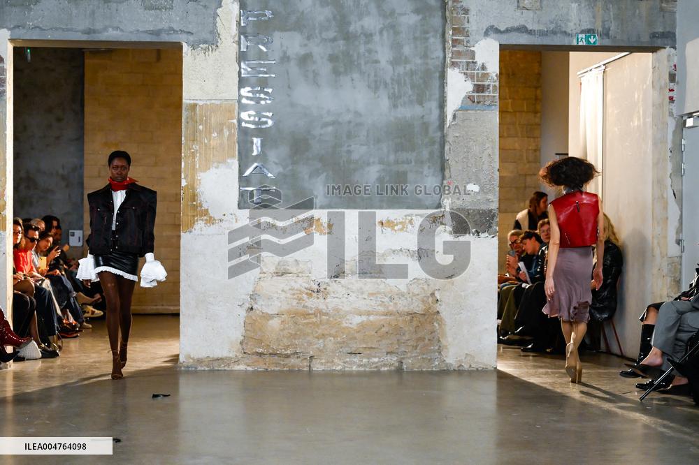 PFW - Pressiat Runway