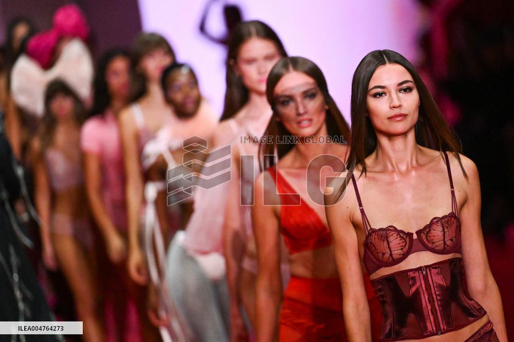 PFW Etam Runway