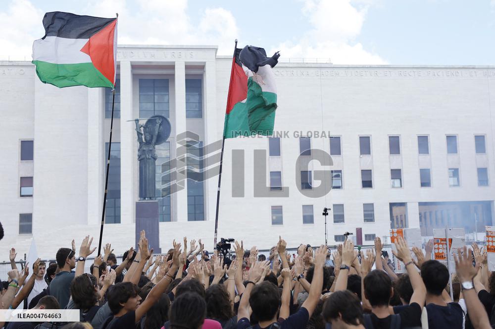 Students Demonstration to Support Palestine - Rome