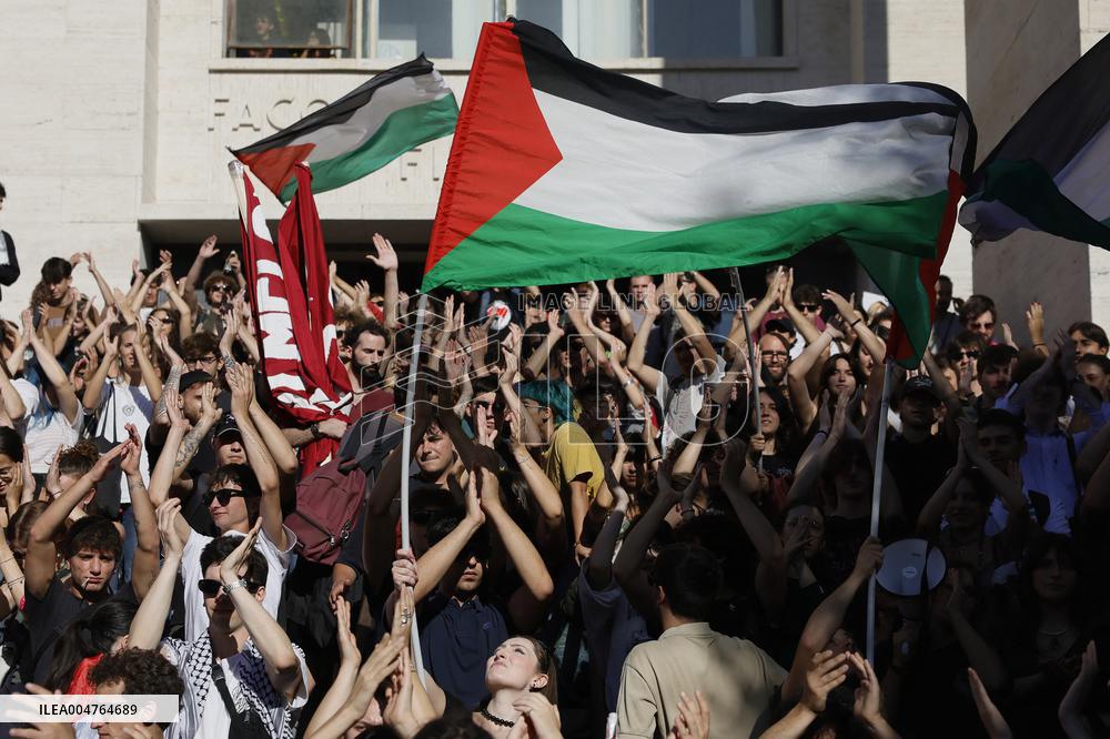 Students Demonstration to Support Palestine - Rome