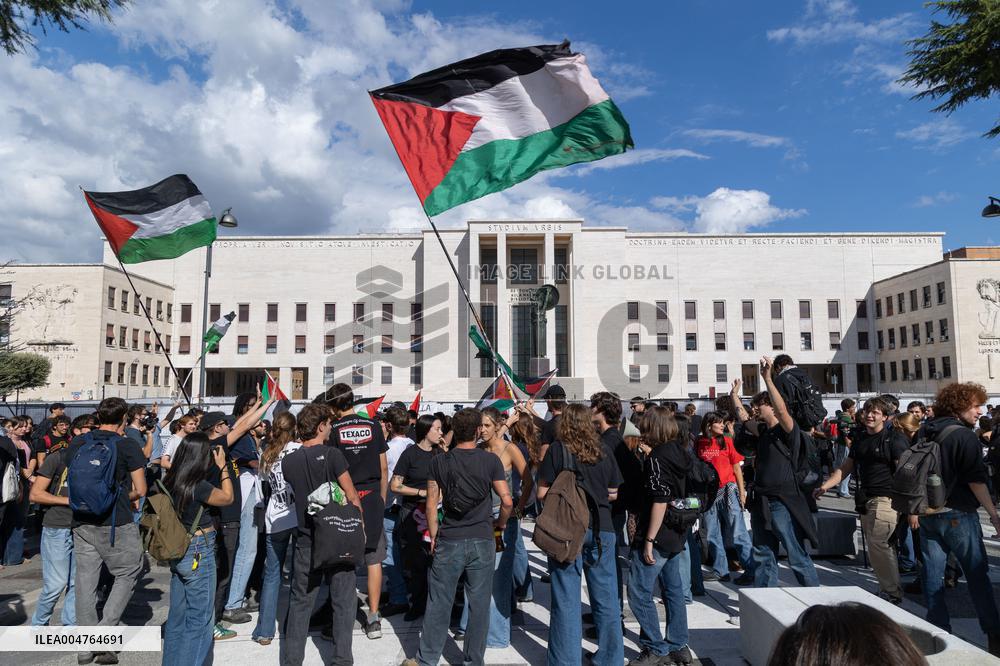 Students Demonstration to Support Palestine - Rome