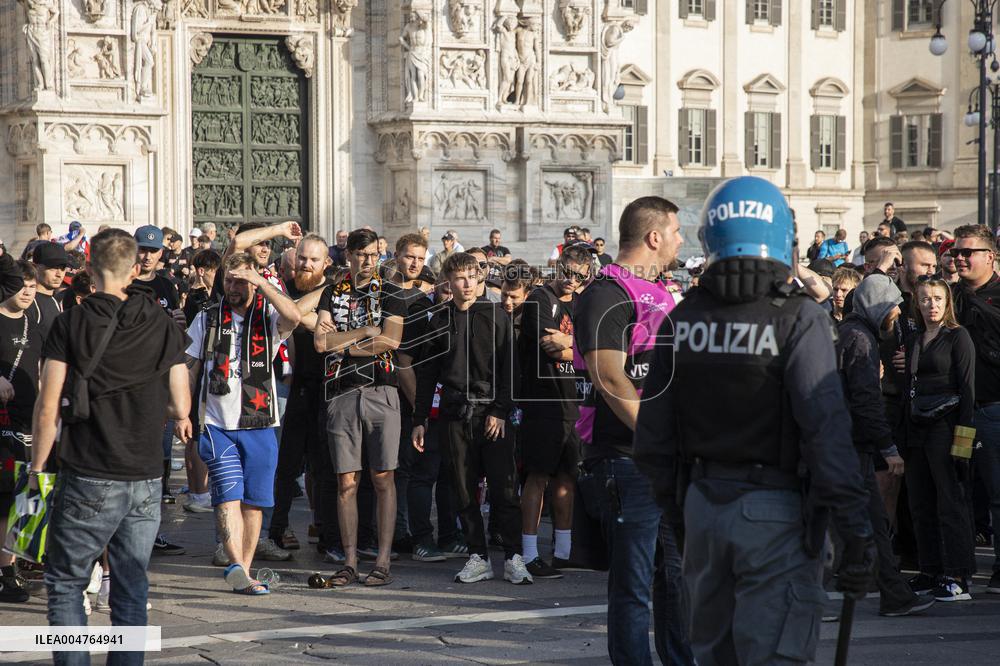 Slavia Prague Fans In Piazza Duomo Milan - Italy