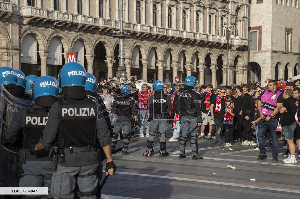 Slavia Prague Fans In Piazza Duomo Milan - Italy