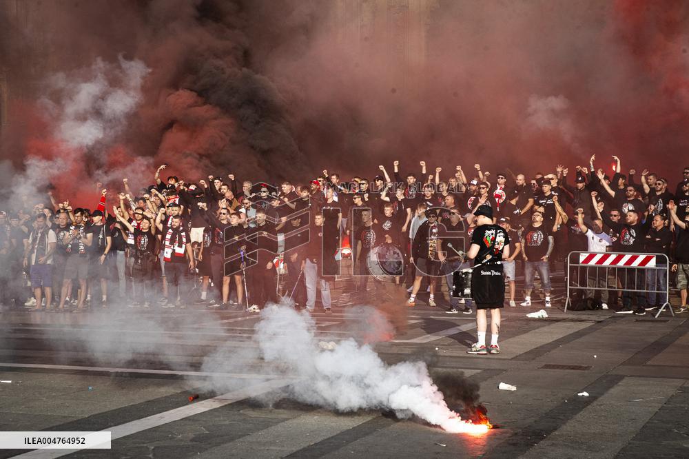 Slavia Prague Fans In Piazza Duomo Milan - Italy
