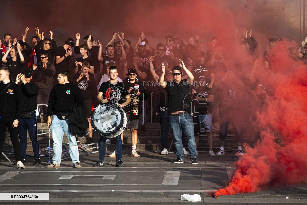 Slavia Prague Fans In Piazza Duomo Milan - Italy