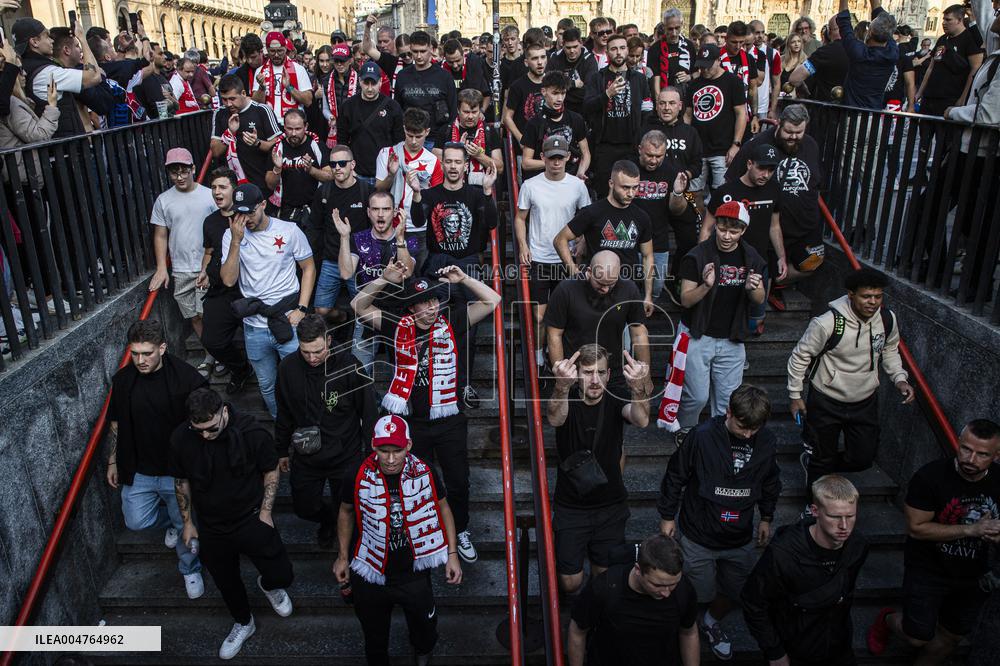 Slavia Prague Fans In Piazza Duomo Milan - Italy