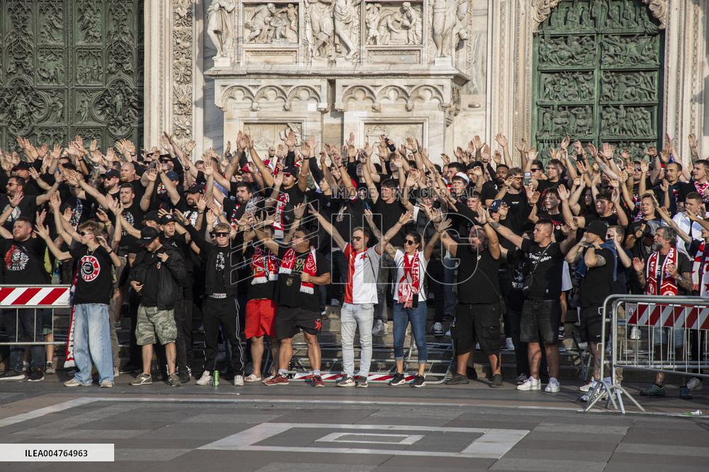 Slavia Prague Fans In Piazza Duomo Milan - Italy