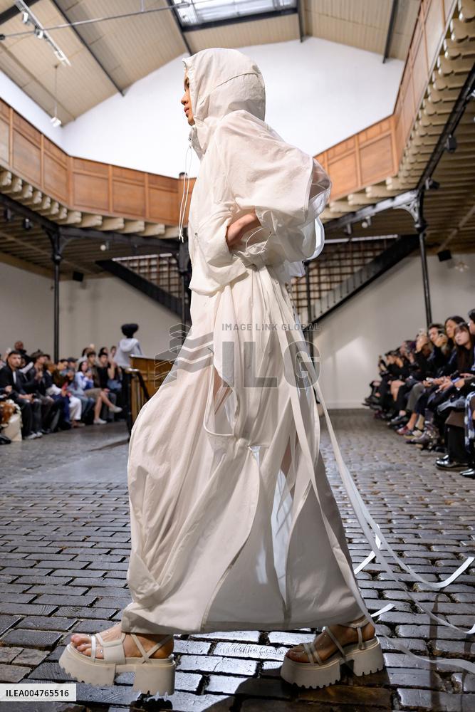 PFW - DE MOO Runway