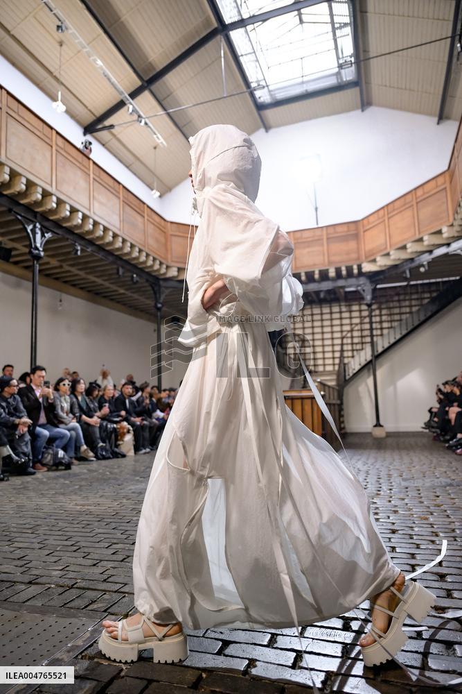 PFW - DE MOO Runway