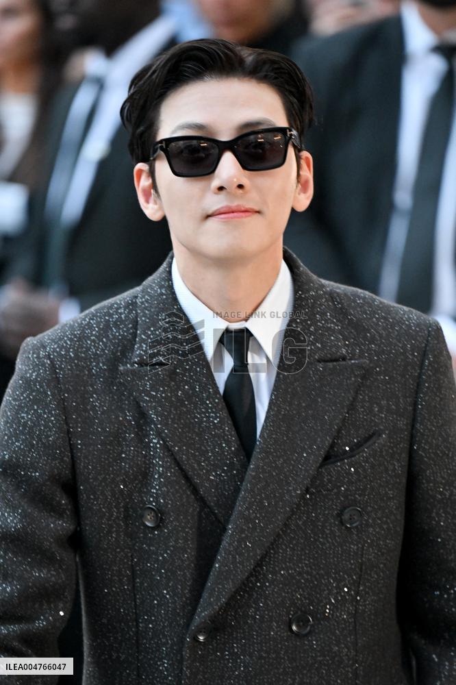 PFW Tom Ford Outside Arrivals